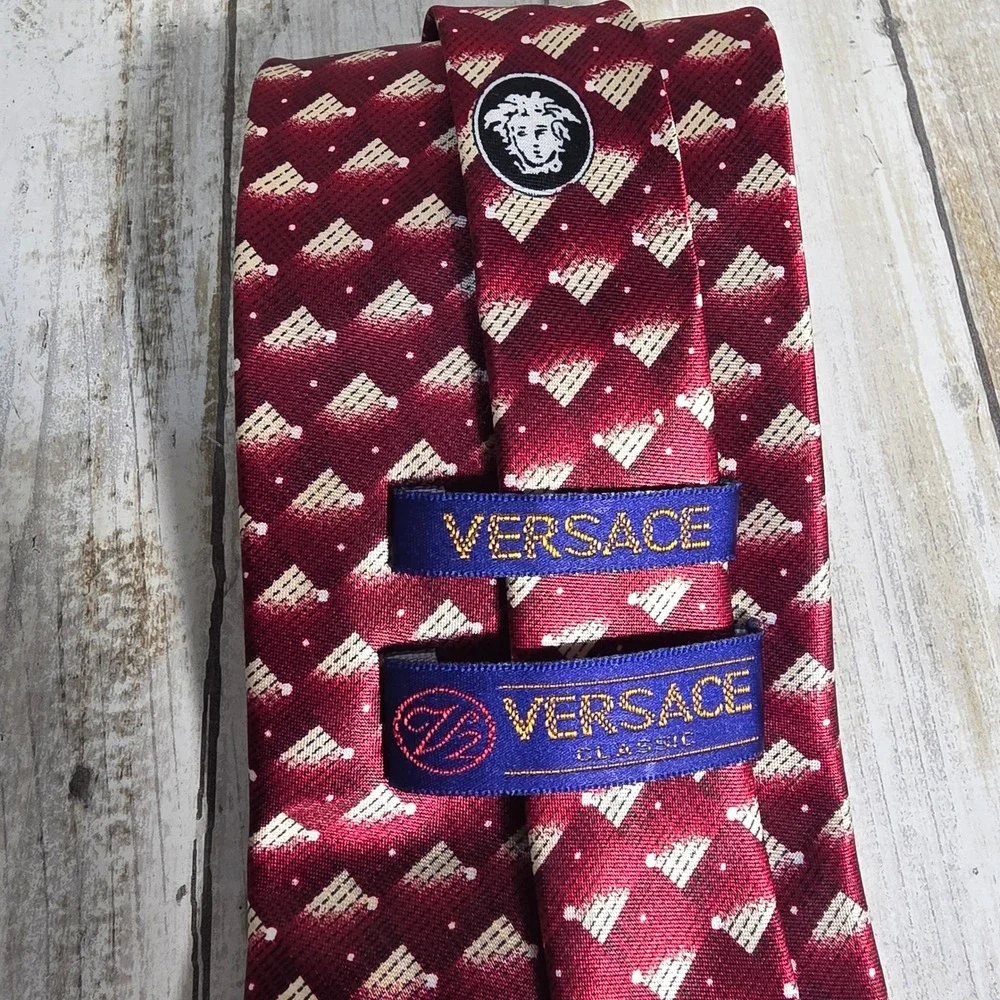 Versace Classic V2 Mens Silk Tie Burgundy Cream Geometric Medusa Logo Italy